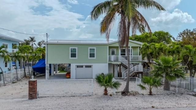 For Sale: $1,700,000 (3 beds, 2 baths, 1278 Square Feet)