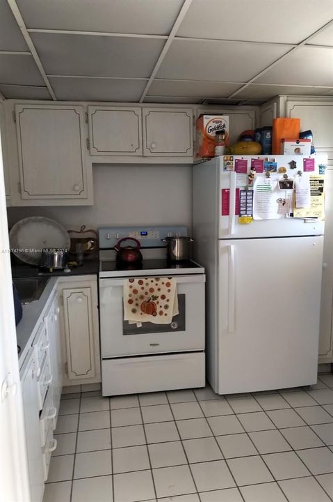 For Sale: $199,000 (1 beds, 1 baths, 800 Square Feet)