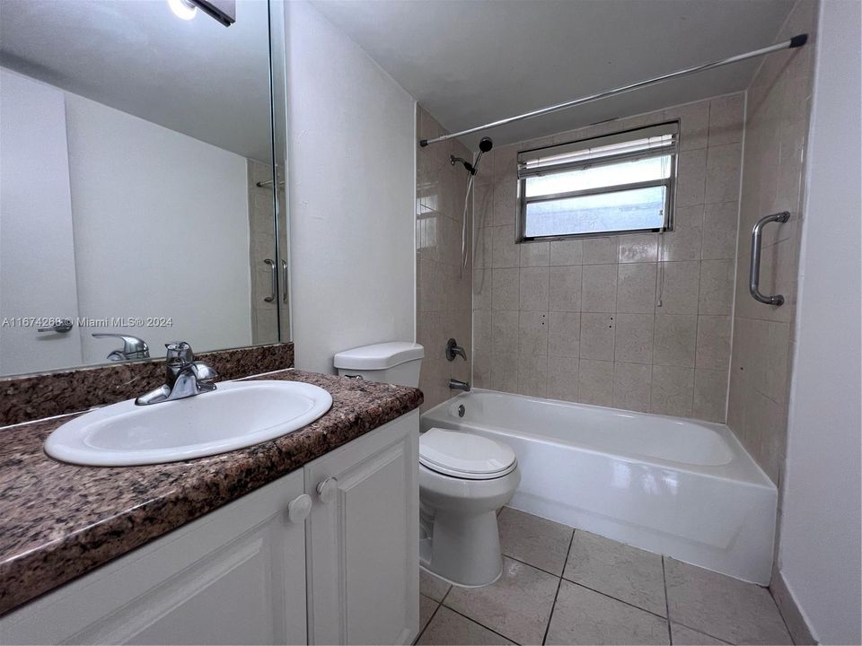 For Rent: $1,850 (1 beds, 1 baths, 811 Square Feet)