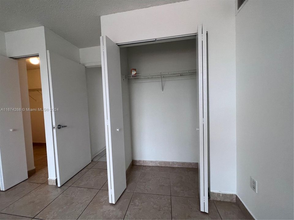 For Rent: $1,850 (1 beds, 1 baths, 811 Square Feet)