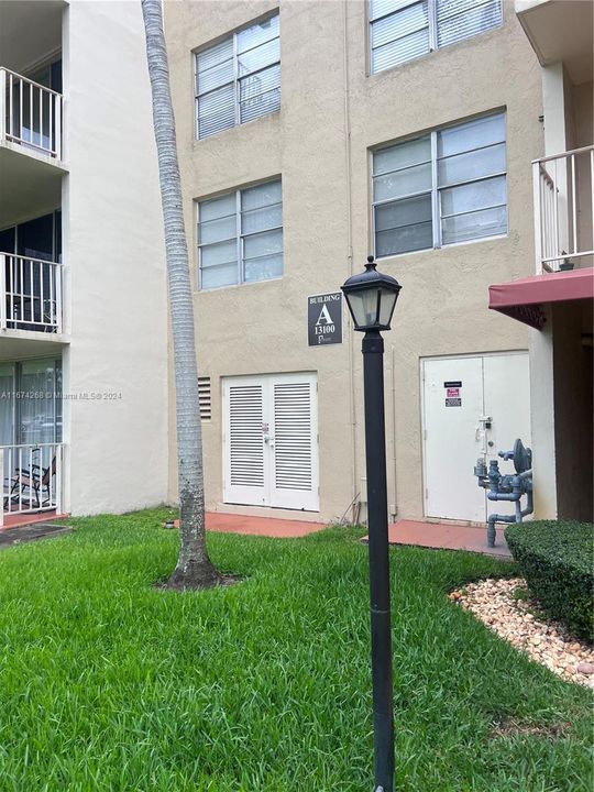 For Rent: $1,850 (1 beds, 1 baths, 811 Square Feet)