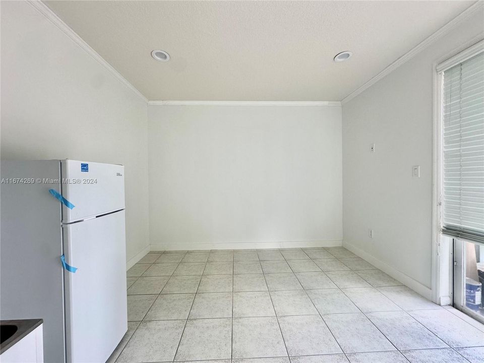 For Rent: $1,150 (1 beds, 1 baths, 1893 Square Feet)