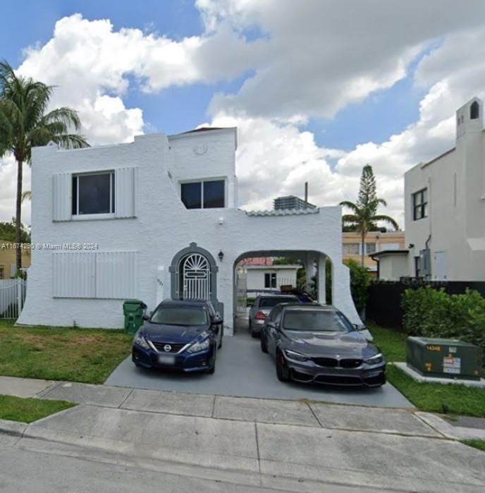 For Sale: $700,000 (4 beds, 3 baths, 1964 Square Feet)