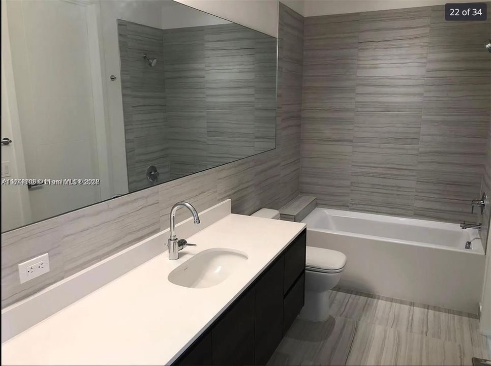 For Sale: $589,000 (1 beds, 1 baths, 706 Square Feet)