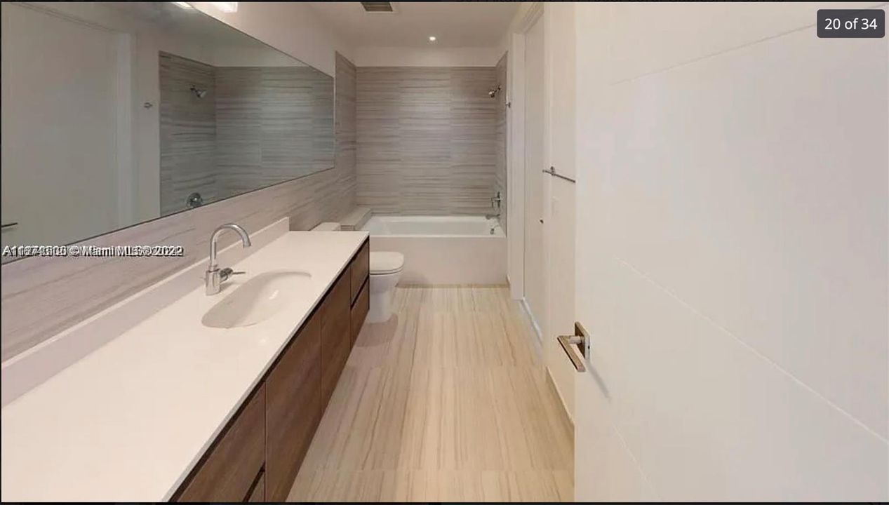 For Sale: $589,000 (1 beds, 1 baths, 706 Square Feet)