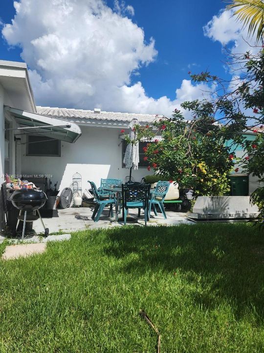 For Sale: $349,000 (2 beds, 2 baths, 1318 Square Feet)