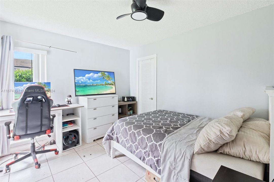 For Sale: $325,000 (3 beds, 2 baths, 1280 Square Feet)