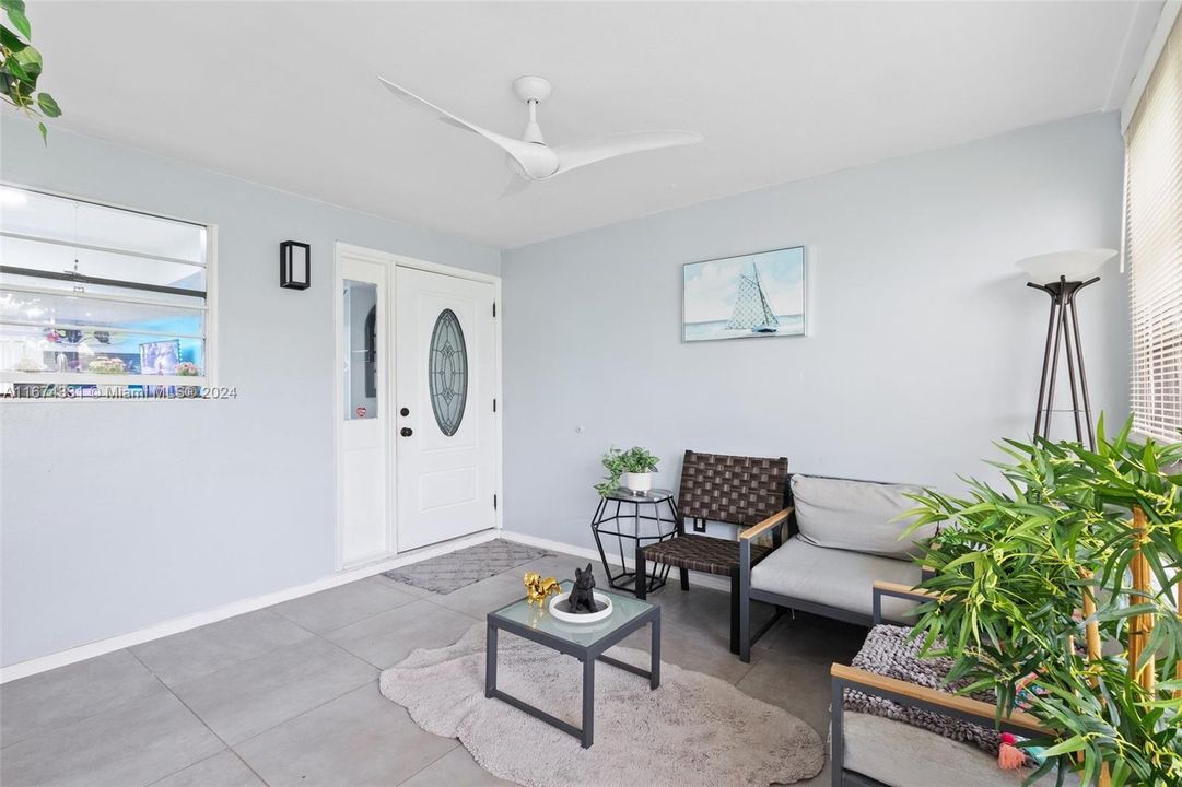 For Sale: $325,000 (3 beds, 2 baths, 1280 Square Feet)