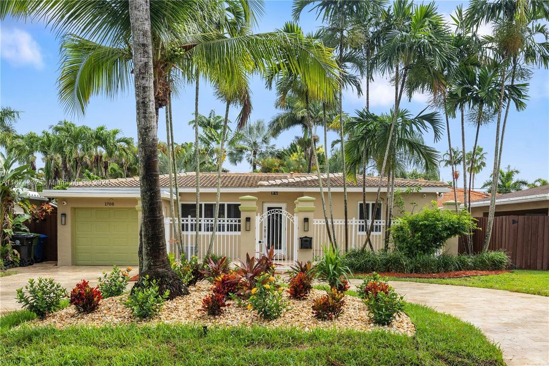 For Sale: $1,175,000 (3 beds, 2 baths, 1449 Square Feet)