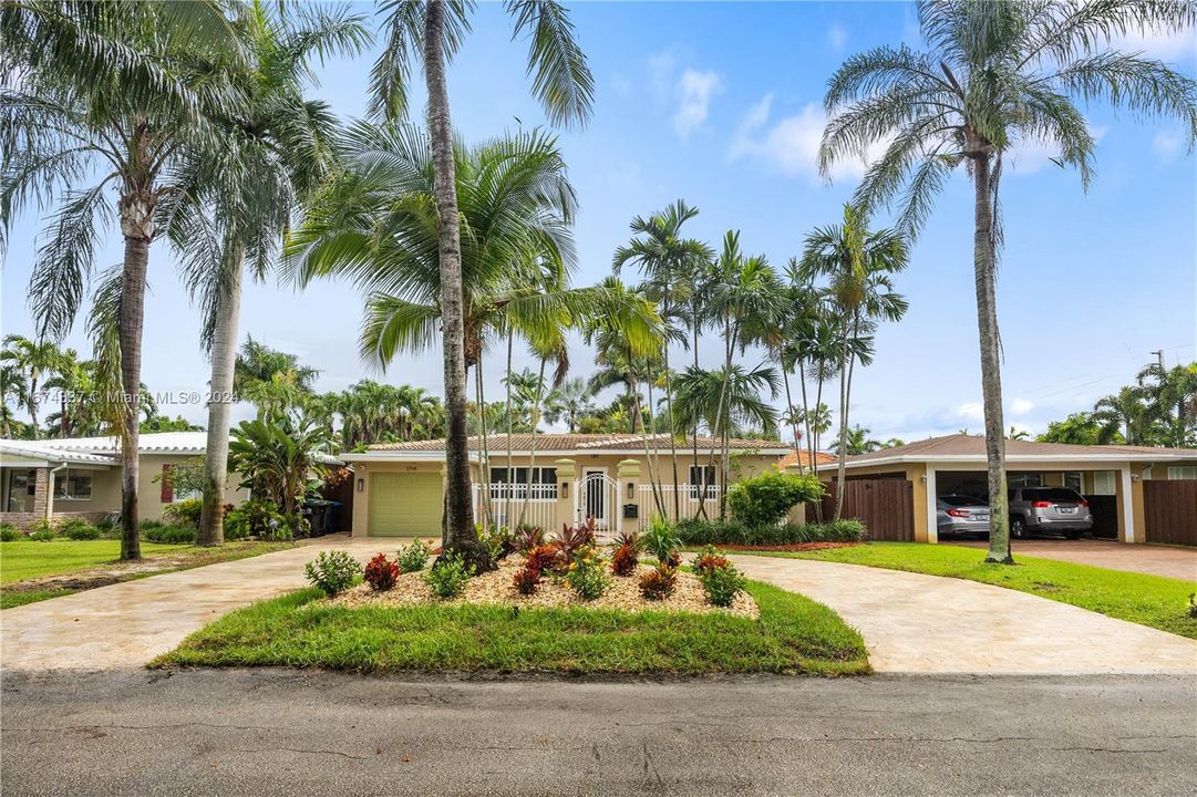 For Sale: $1,175,000 (3 beds, 2 baths, 1449 Square Feet)