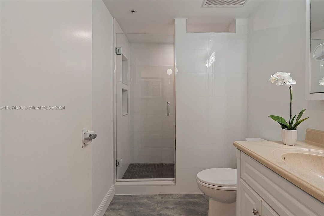 For Sale: $499,000 (2 beds, 2 baths, 1350 Square Feet)