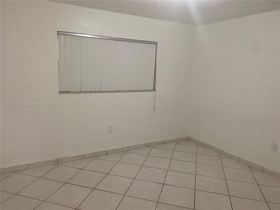 For Sale: $265,000 (2 beds, 2 baths, 996 Square Feet)