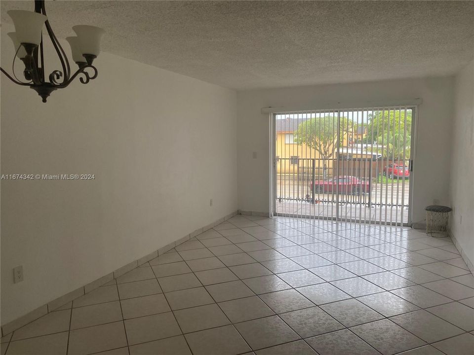 For Sale: $265,000 (2 beds, 2 baths, 996 Square Feet)