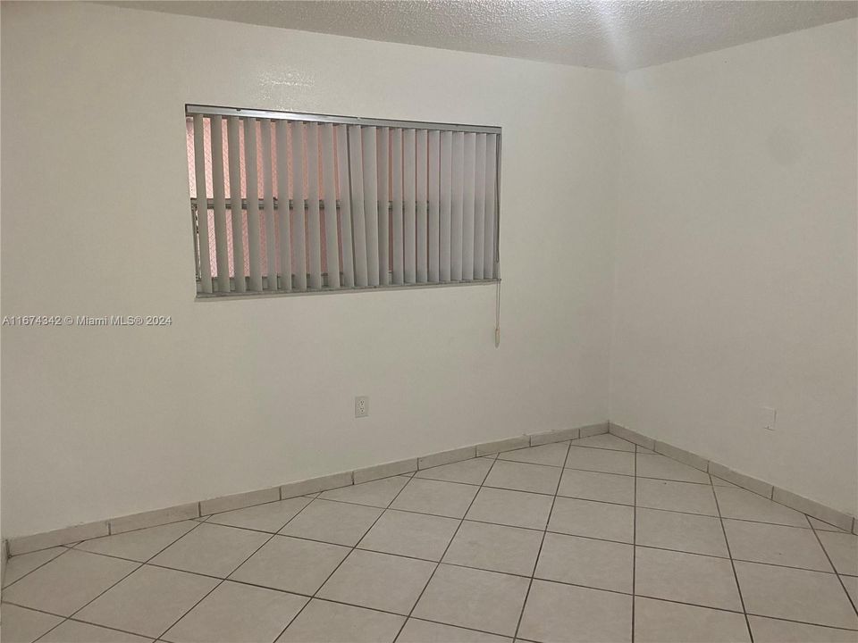 For Sale: $265,000 (2 beds, 2 baths, 996 Square Feet)