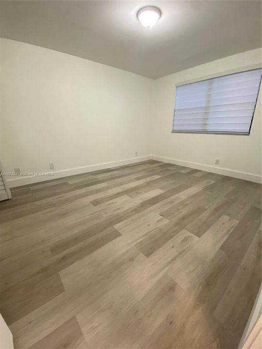 For Sale: $328,000 (2 beds, 2 baths, 992 Square Feet)