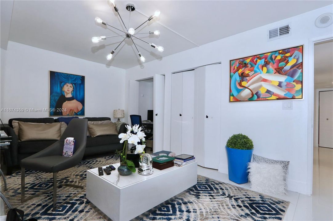 For Sale: $549,000 (2 beds, 2 baths, 1403 Square Feet)