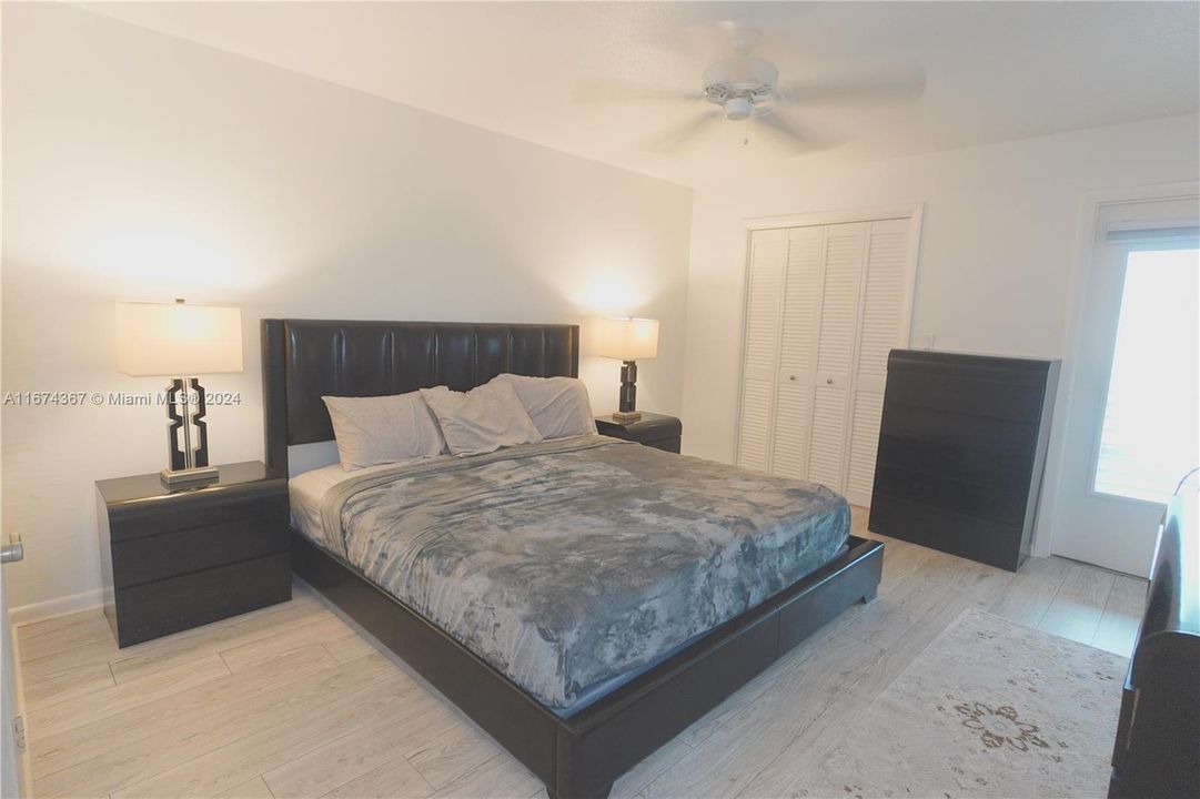 For Sale: $370,000 (2 beds, 2 baths, 1014 Square Feet)