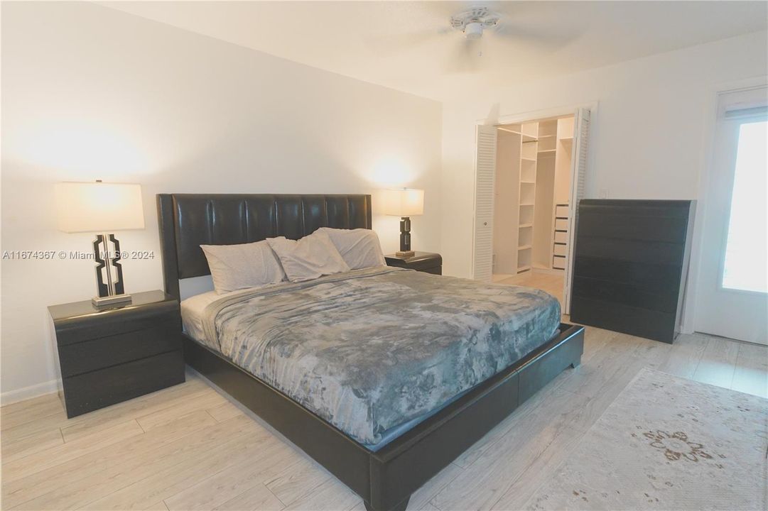 For Sale: $370,000 (2 beds, 2 baths, 1014 Square Feet)