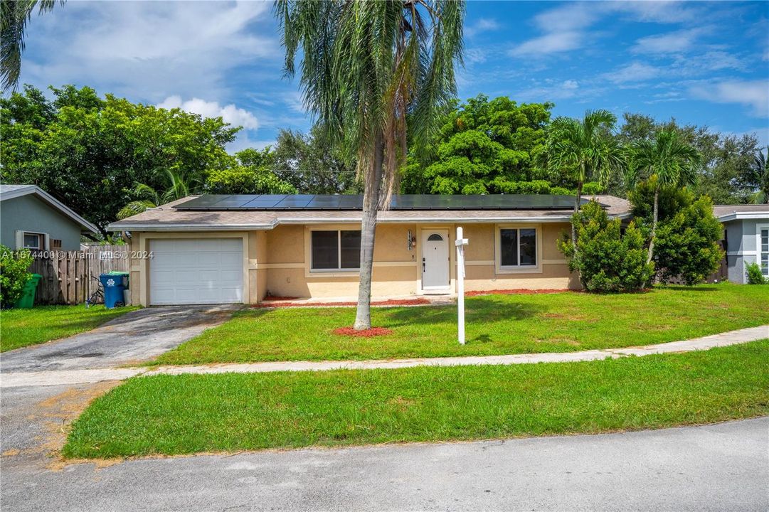 For Sale: $630,000 (4 beds, 2 baths, 1975 Square Feet)