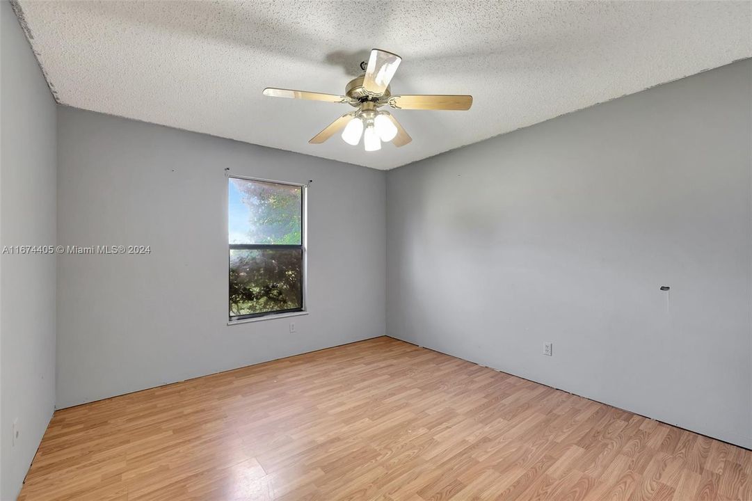 Active With Contract: $280,000 (3 beds, 2 baths, 1520 Square Feet)