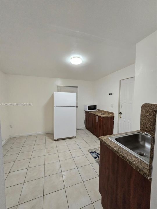 For Rent: $1,700 (1 beds, 1 baths, 2301 Square Feet)