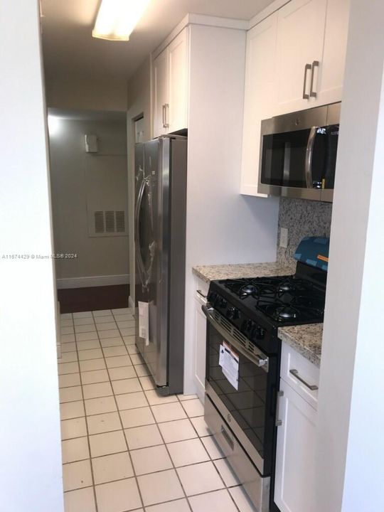 Active With Contract: $2,300 (2 beds, 2 baths, 1093 Square Feet)