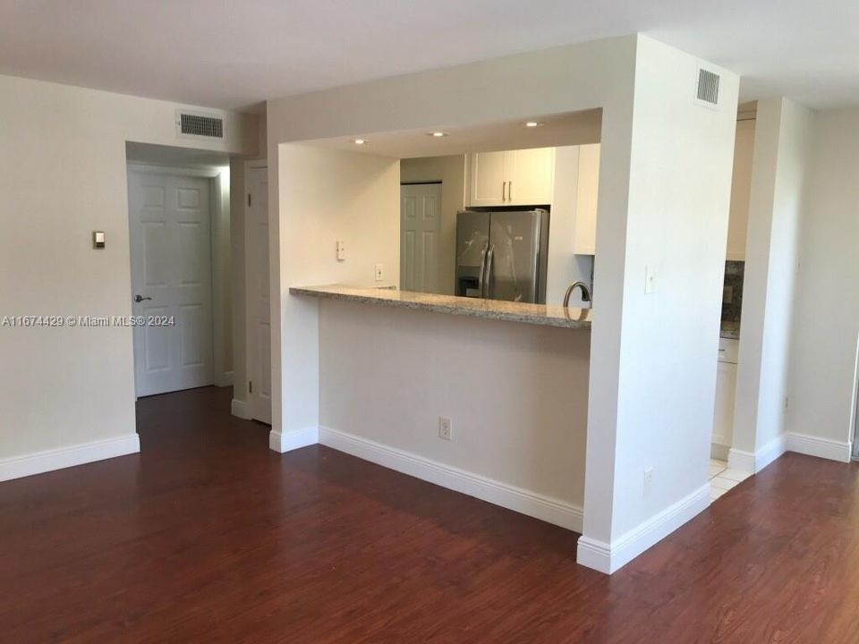 Active With Contract: $2,300 (2 beds, 2 baths, 1093 Square Feet)