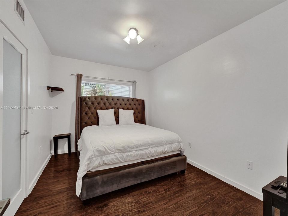 For Sale: $330,000 (1 beds, 1 baths, 682 Square Feet)