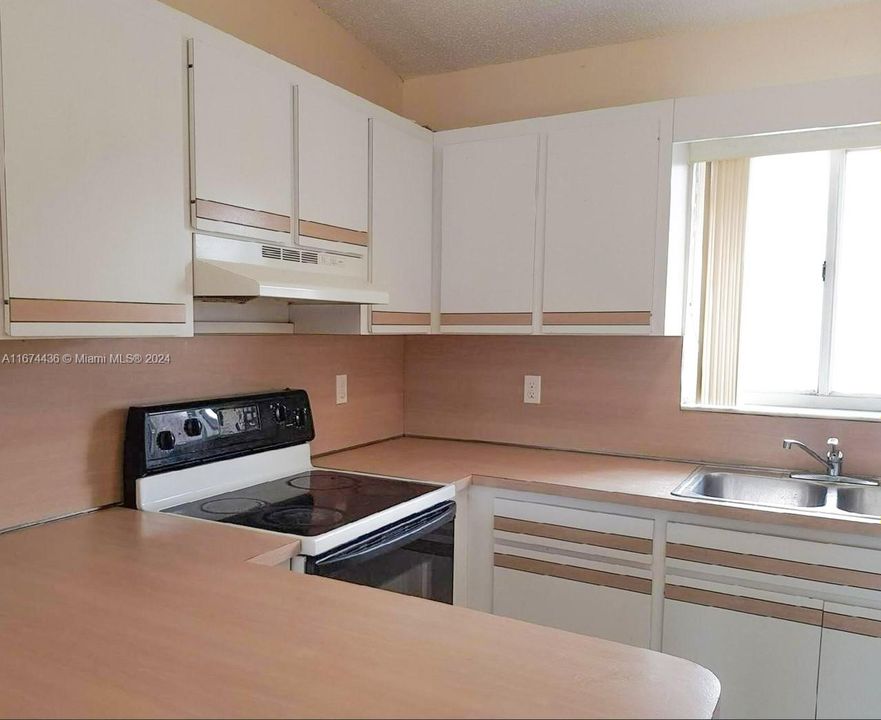 For Rent: $2,250 (2 beds, 2 baths, 960 Square Feet)