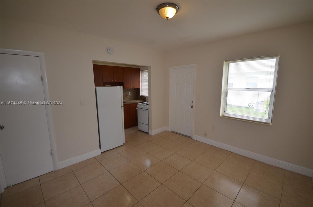 For Rent: $1,285 (1 beds, 1 baths, 336 Square Feet)