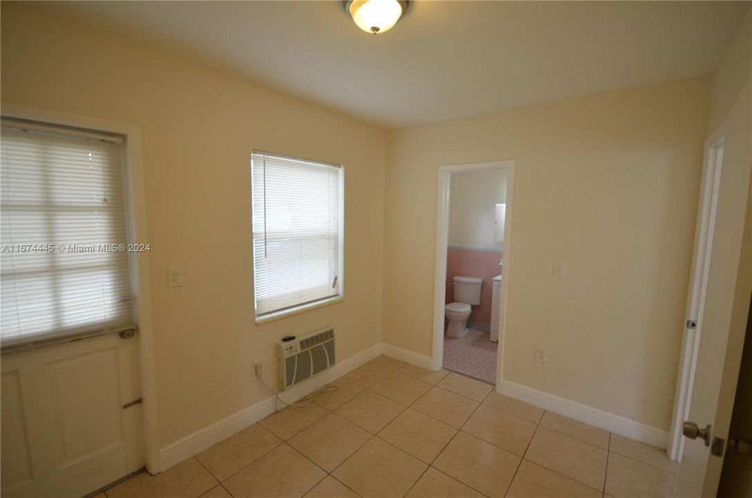 For Rent: $1,285 (1 beds, 1 baths, 336 Square Feet)