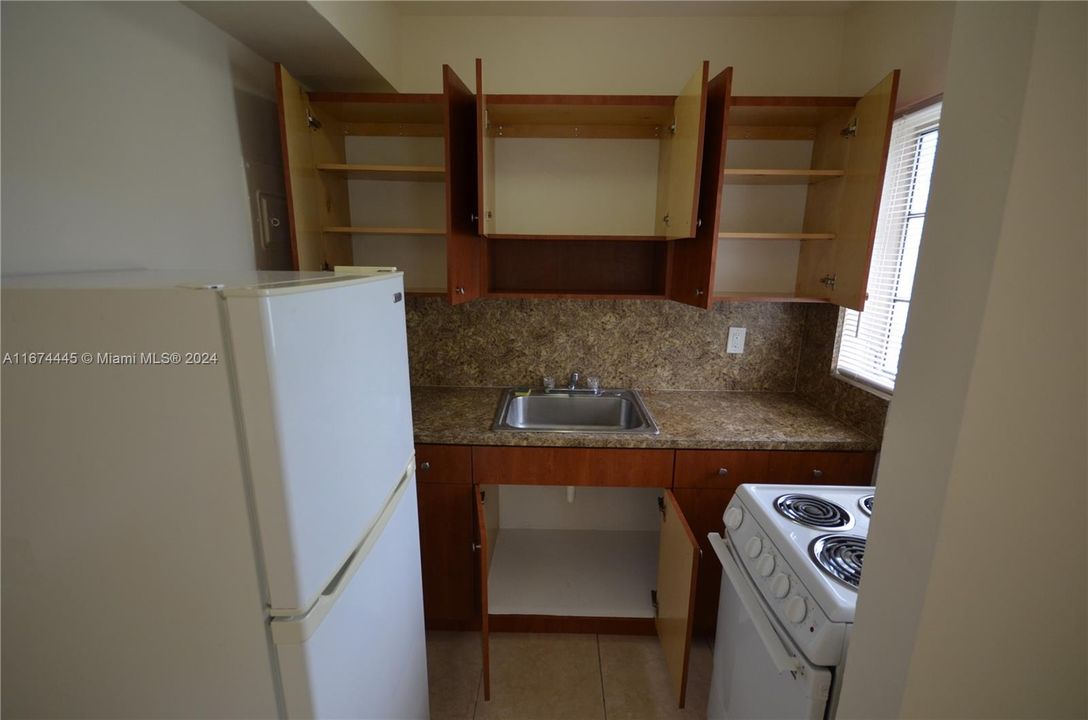 For Rent: $1,285 (1 beds, 1 baths, 336 Square Feet)