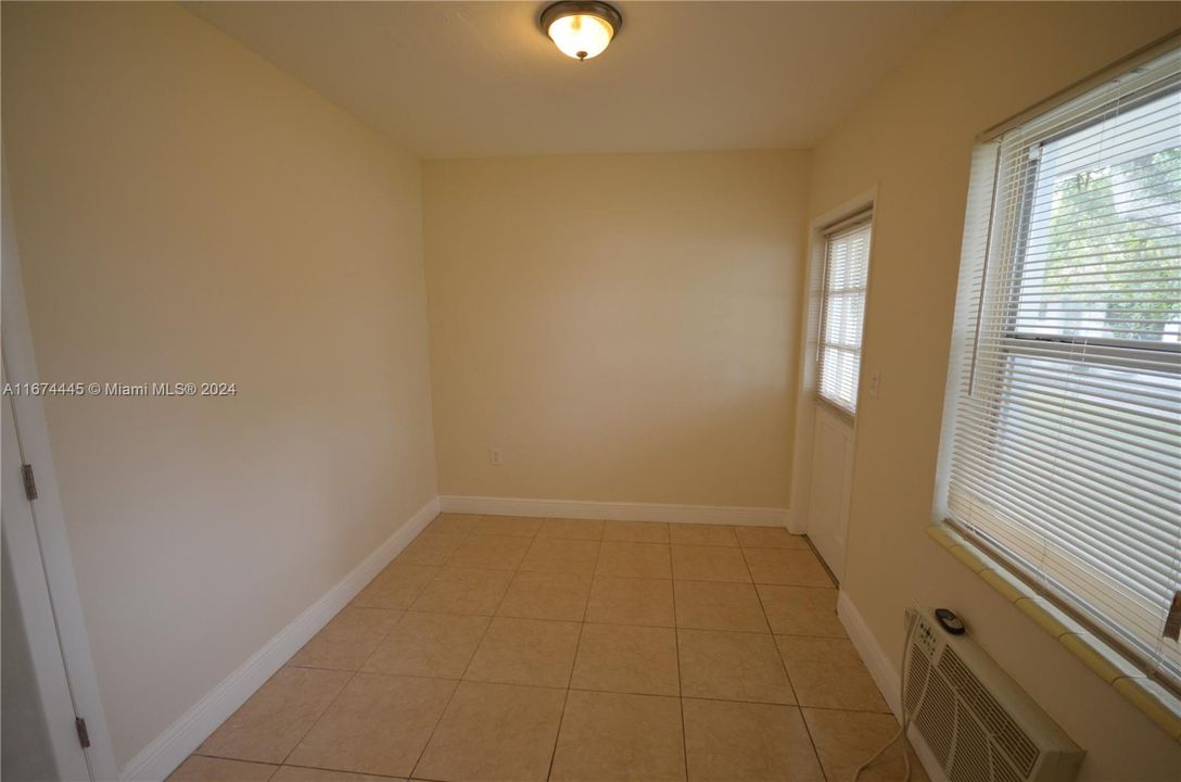 For Rent: $1,285 (1 beds, 1 baths, 336 Square Feet)