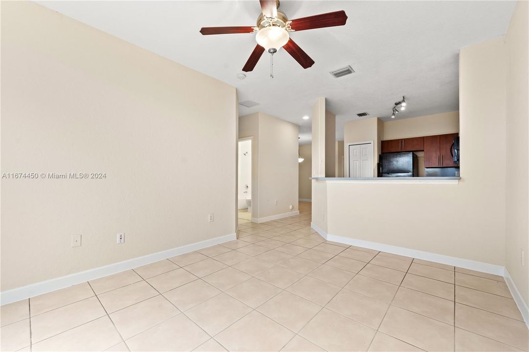 For Sale: $364,900 (3 beds, 3 baths, 1704 Square Feet)