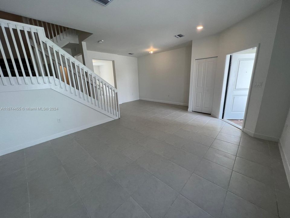 For Rent: $2,700 (3 beds, 2 baths, 1612 Square Feet)