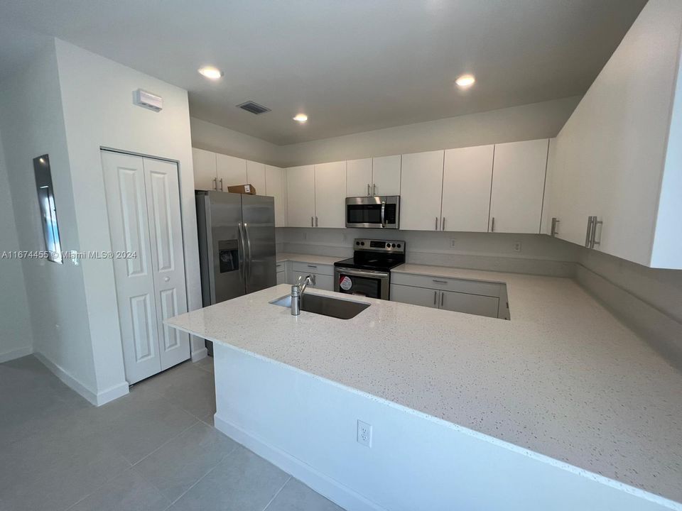 For Rent: $2,700 (3 beds, 2 baths, 1612 Square Feet)