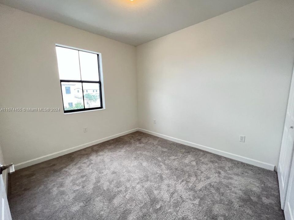 For Rent: $2,700 (3 beds, 2 baths, 1612 Square Feet)