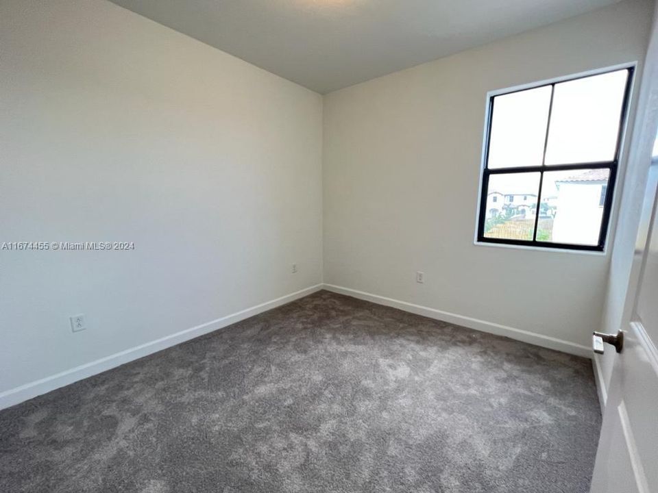 For Rent: $2,700 (3 beds, 2 baths, 1612 Square Feet)