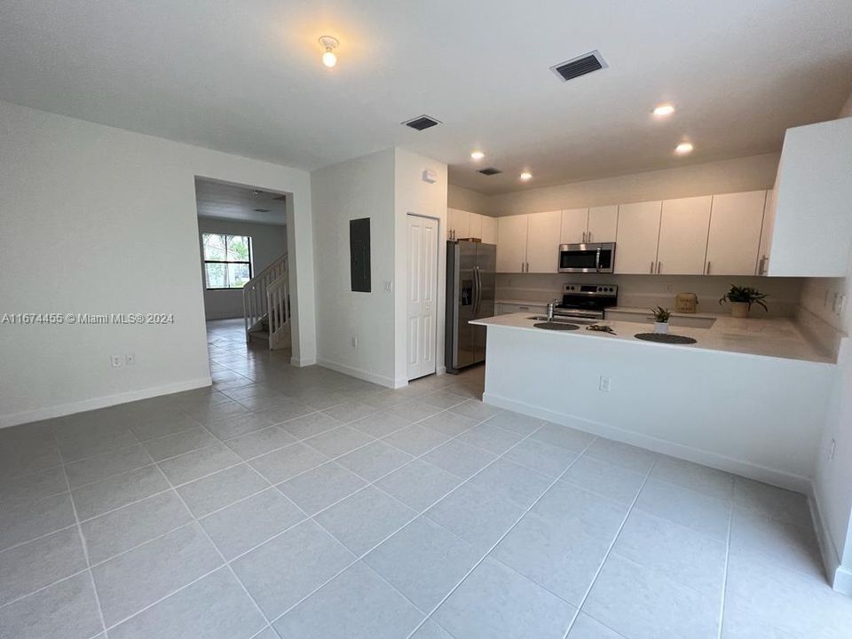 For Rent: $2,700 (3 beds, 2 baths, 1612 Square Feet)