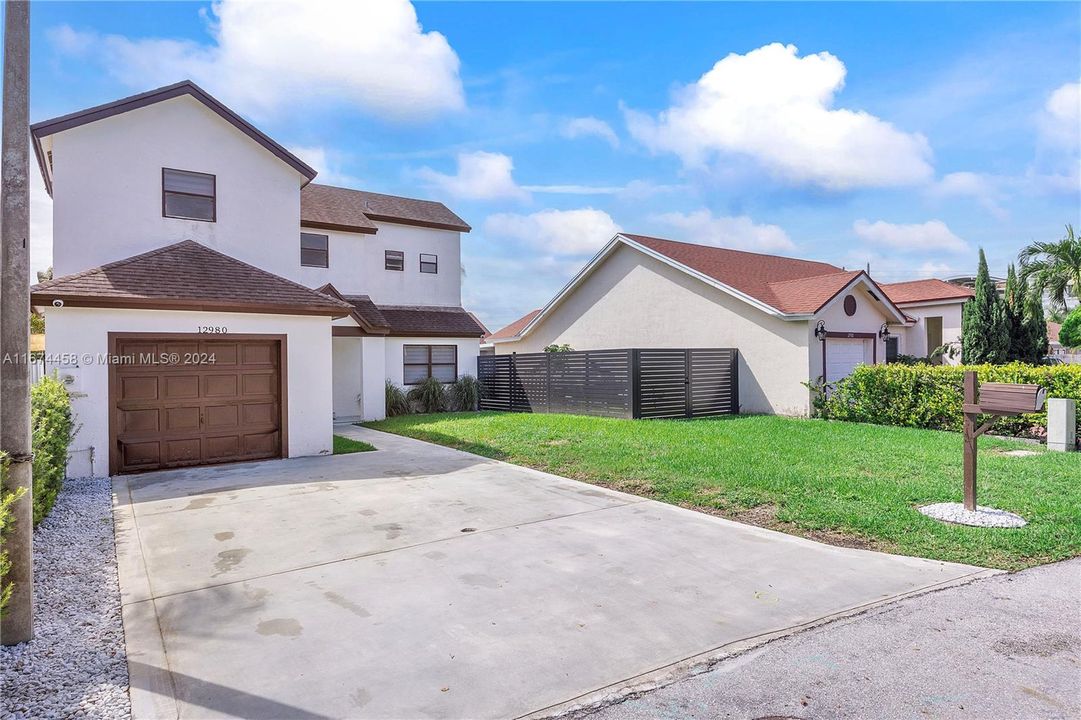 For Sale: $699,000 (4 beds, 3 baths, 1786 Square Feet)