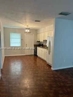 For Rent: $1,900 (4 beds, 2 baths, 1935 Square Feet)