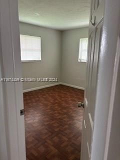 For Rent: $1,900 (4 beds, 2 baths, 1935 Square Feet)