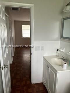 For Rent: $1,900 (4 beds, 2 baths, 1935 Square Feet)