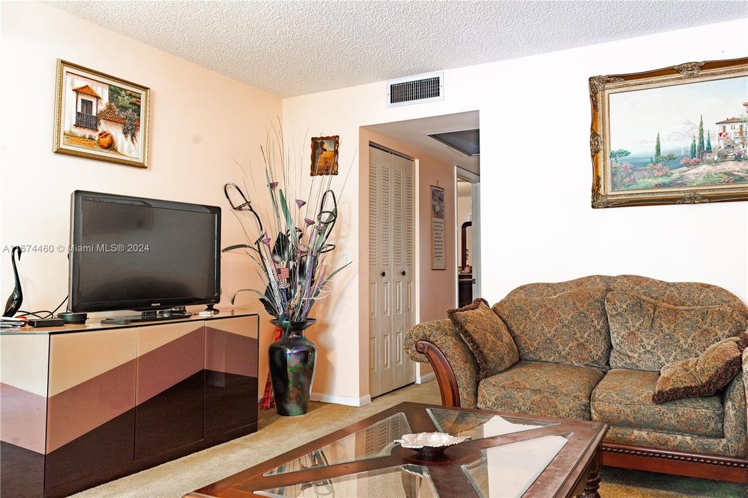 For Sale: $195,000 (2 beds, 2 baths, 1166 Square Feet)