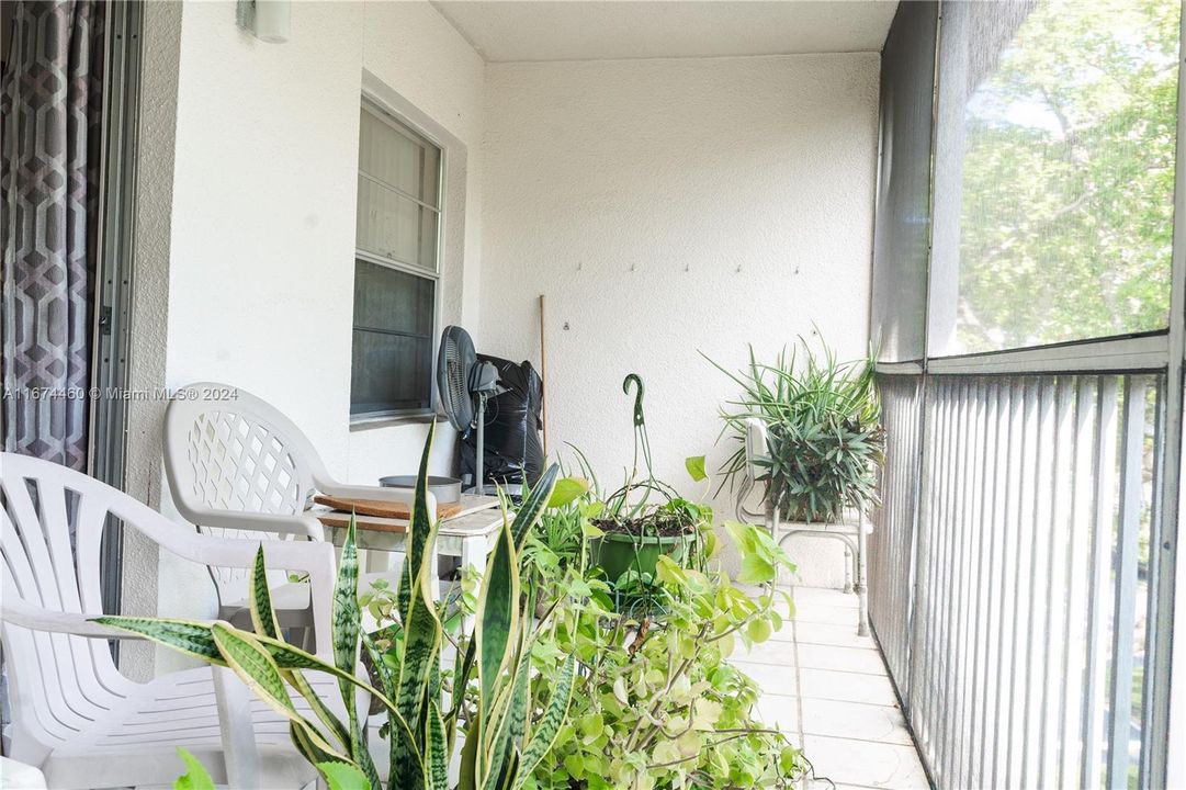 For Sale: $195,000 (2 beds, 2 baths, 1166 Square Feet)