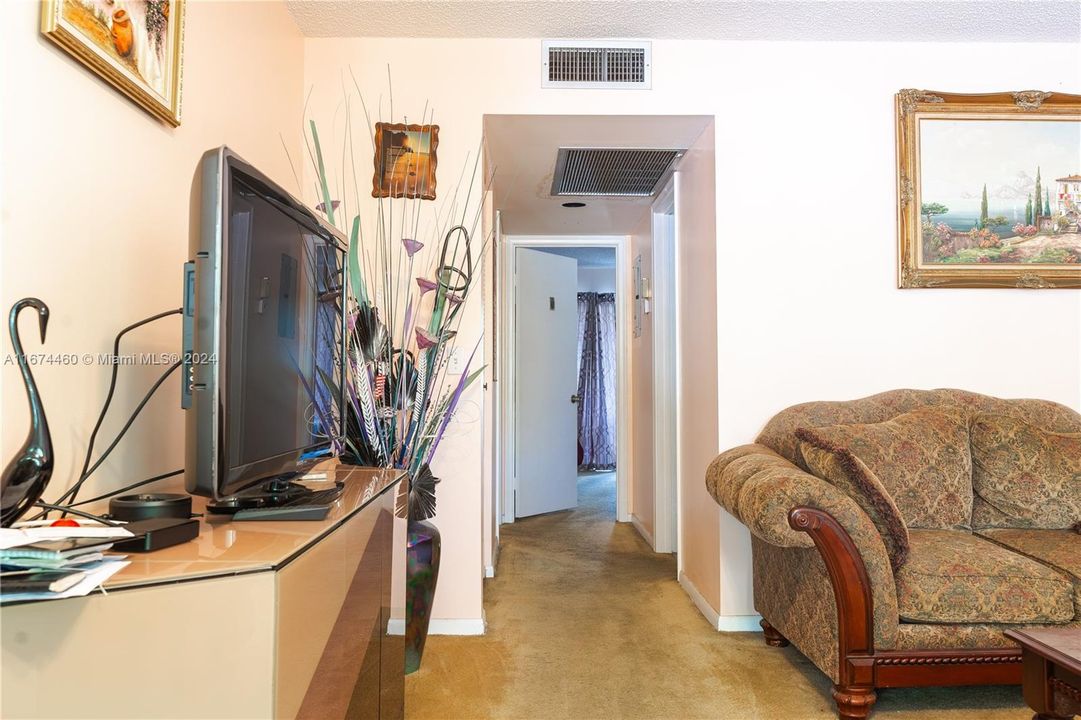 For Sale: $195,000 (2 beds, 2 baths, 1166 Square Feet)