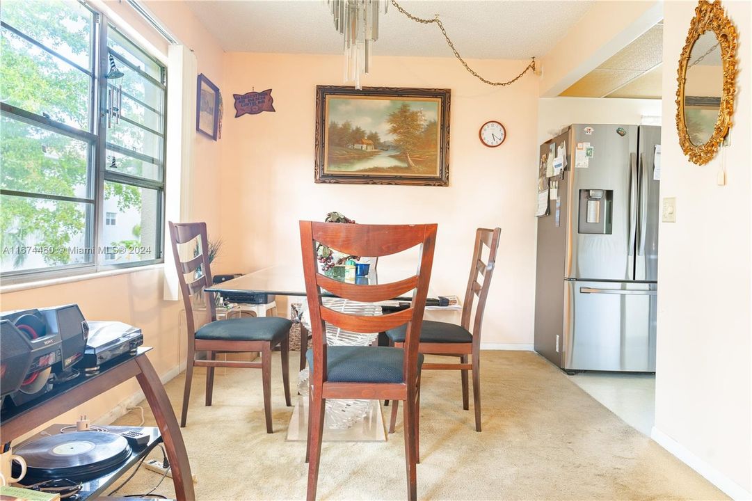 For Sale: $195,000 (2 beds, 2 baths, 1166 Square Feet)