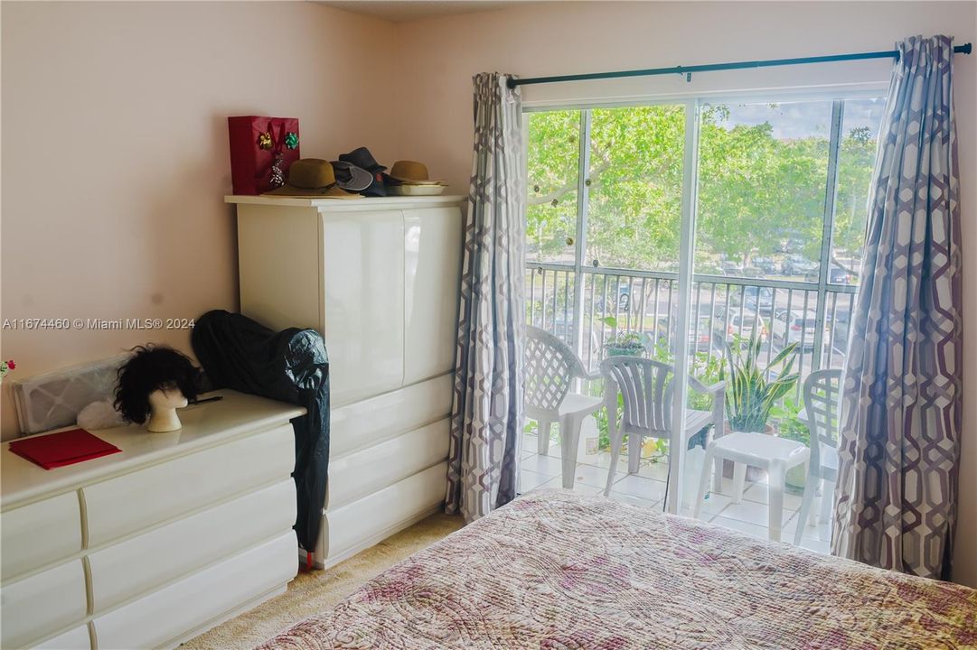 For Sale: $195,000 (2 beds, 2 baths, 1166 Square Feet)