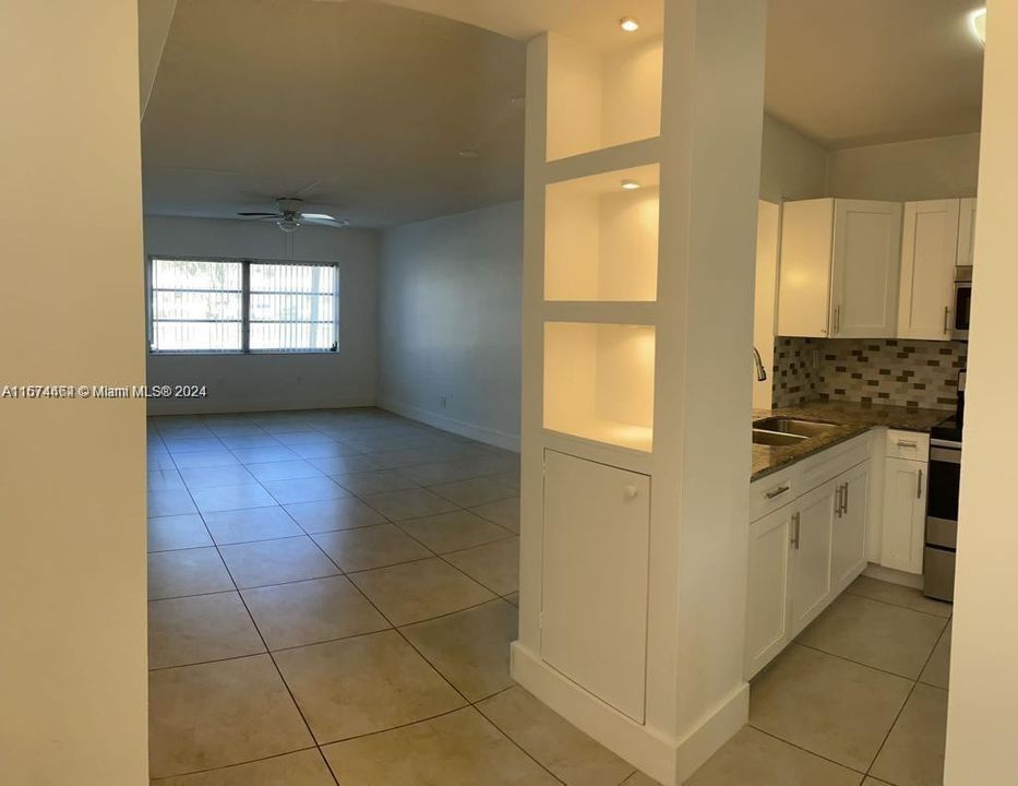 For Rent: $1,800 (1 beds, 1 baths, 800 Square Feet)