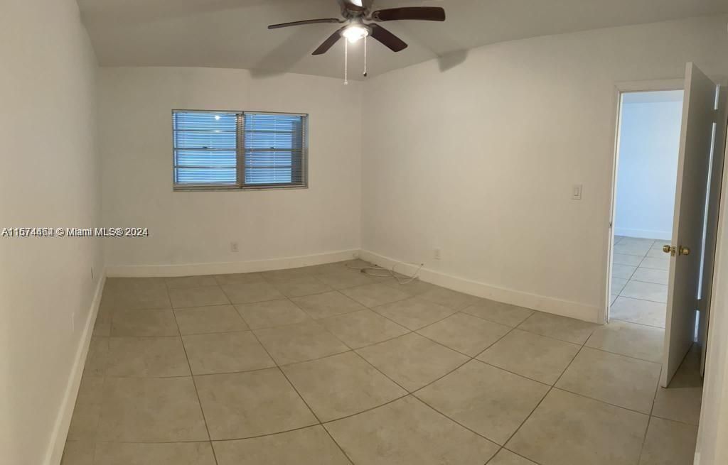 For Rent: $1,800 (1 beds, 1 baths, 800 Square Feet)